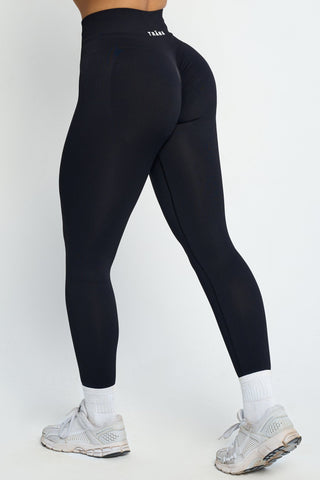 Scrunch bum leggings with curve-enhancing and ribbed waistband.